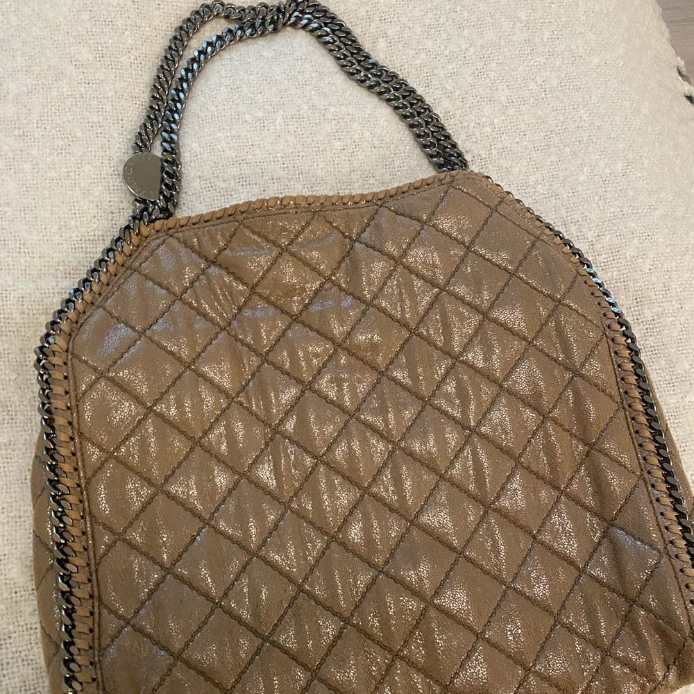 Beige silver chain purse!